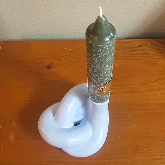 Vintage Ceramic Knot Candle Holder - Picture 9 of 10